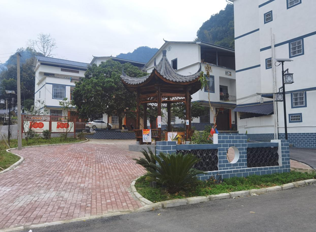 通过建设集中养殖小区,打造宜居宜业的新农村,有力推动