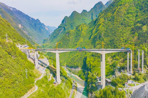 城开高速双河口特大桥主桥右幅顺利合龙_新浪财经_新浪网