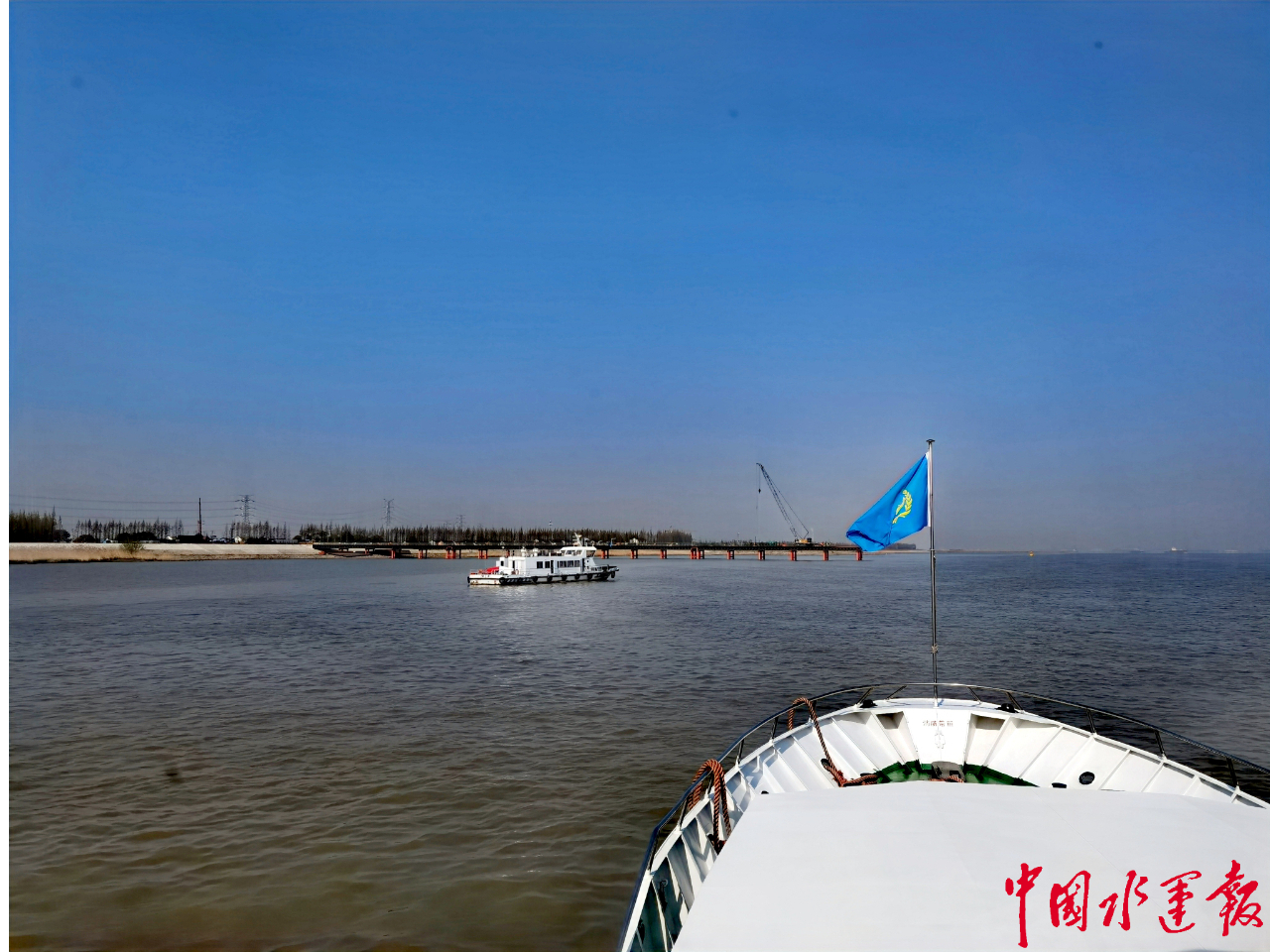 张家港海事局保障张靖皋长江大桥栈桥施工安全有序