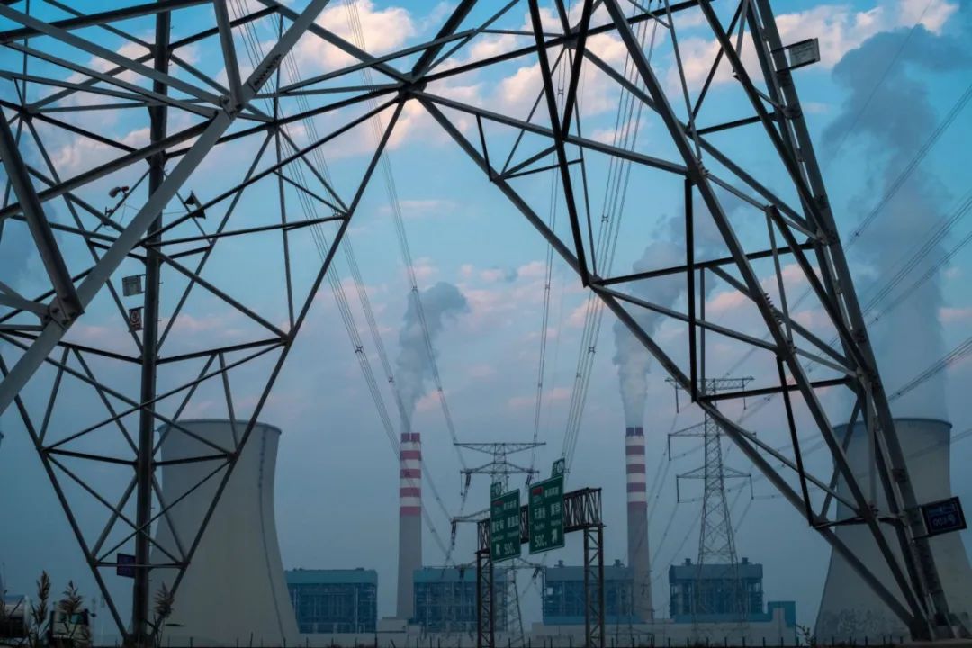 ▲专家认为，随着中国经济重新开放，电力需求突然激增是近期停电的主要原因。图片来源：Lou-Foto/Alamy