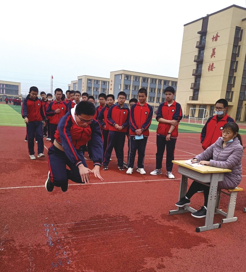临漳县第七中学进行体育中考模拟考试