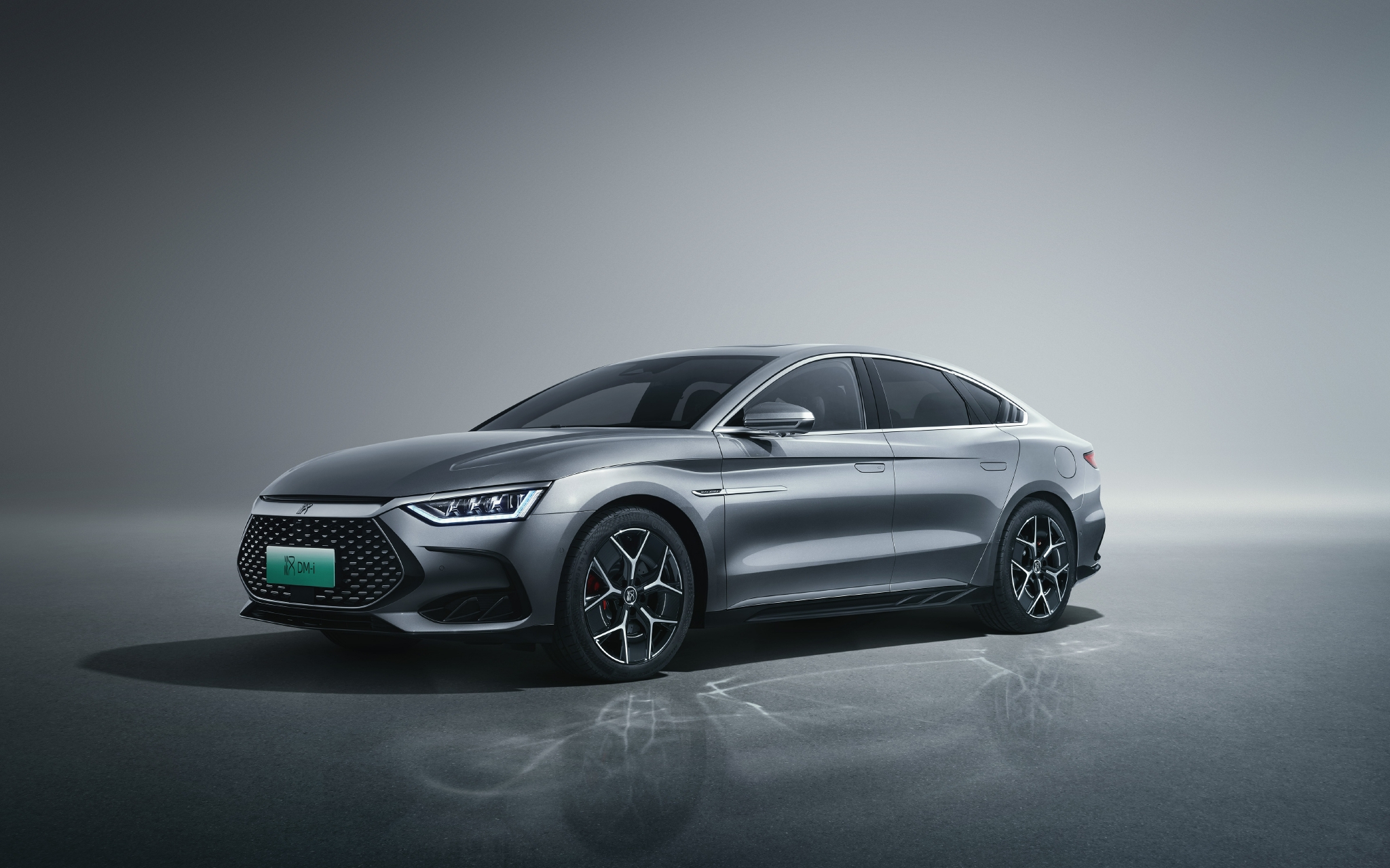 比亚迪汉dm-i外观渲染图企业供图