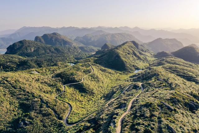4月8日拍摄的五虎山国家森林公园风景(无人机照片).