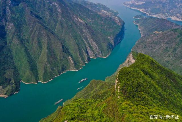 新华全媒丨长江三峡第一峡水清岸美