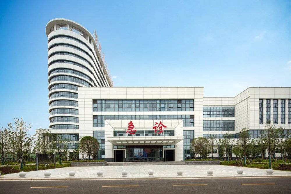 南县人民医院 08 中机国际工程建筑设计研究院"将医院置于花园之中"