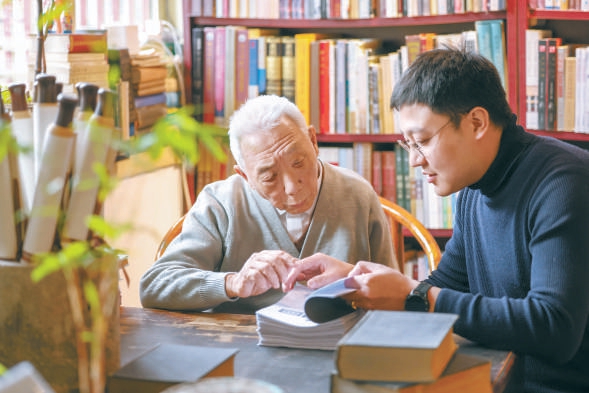 北京唯一一家只经营北京文献书籍的特色书店与800余年万松老人塔为邻