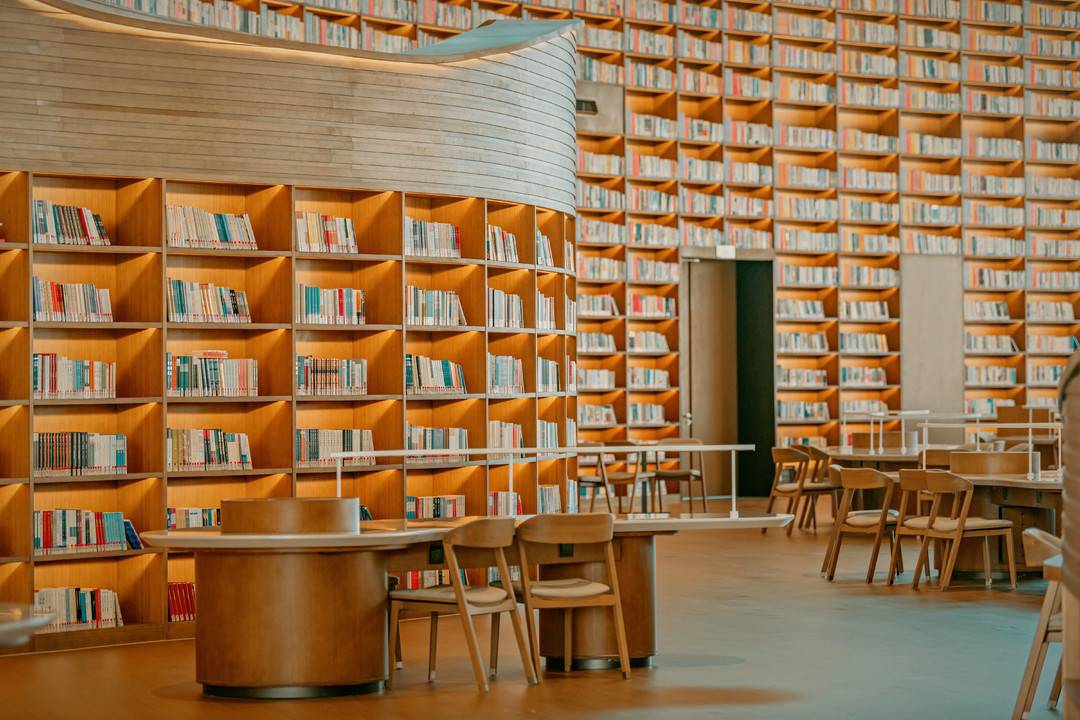 封面独家成都图书馆新馆蕴含西岭之景总设计师刘艺馆内有书山馆外见