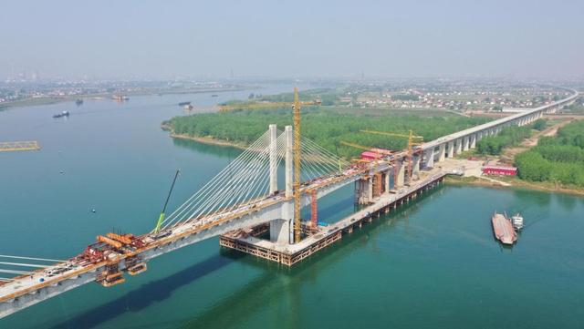 沅江特大桥顺利合龙常益长铁路全线贯通