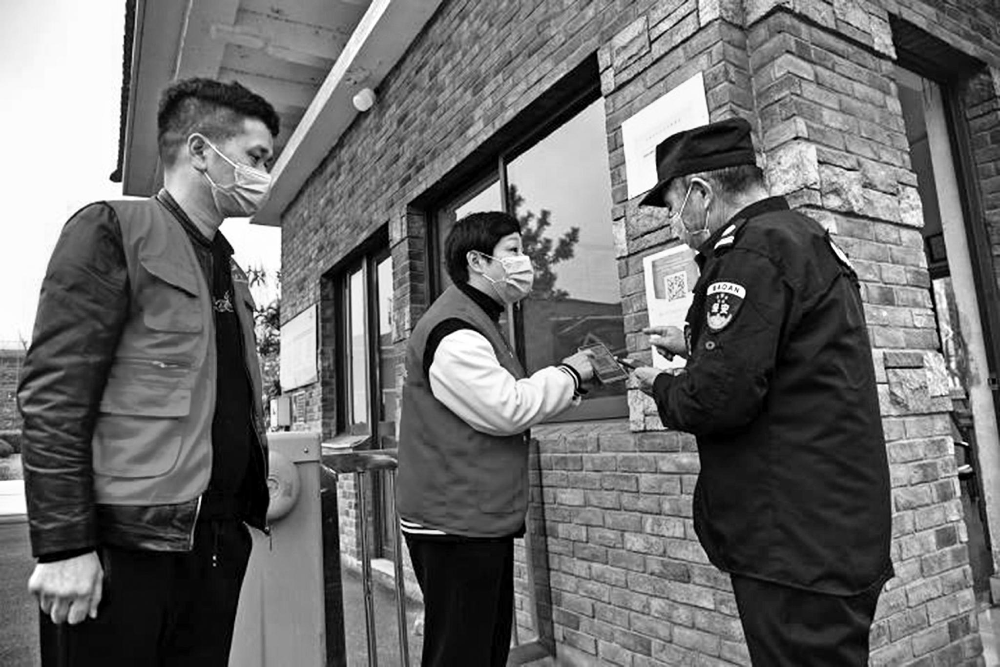 凤桥镇守牢疫情防控底线两手抓两战赢