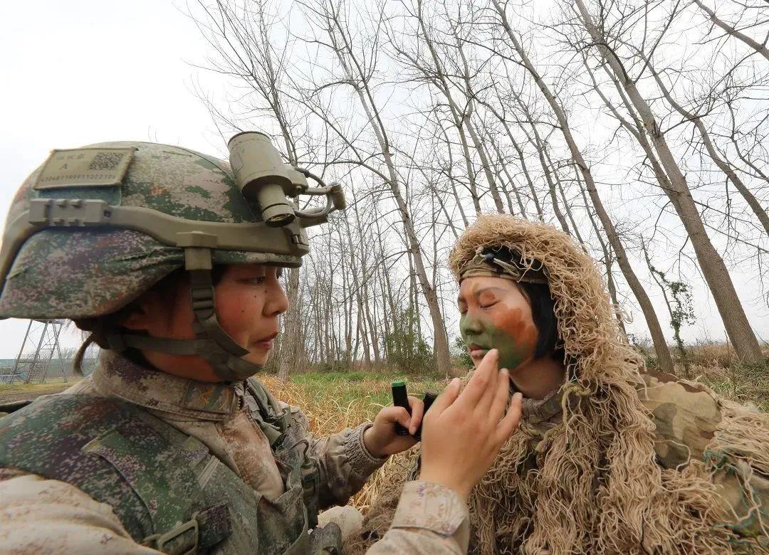 女军人有了专属化妆间→_新浪财经_新浪网