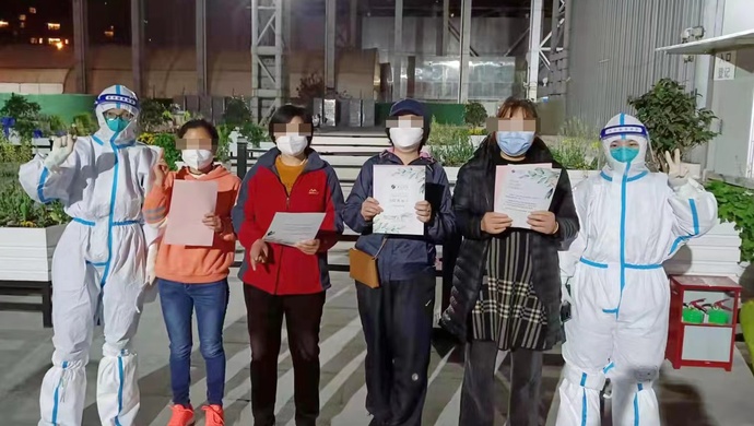 一方一功疗效强城市足迹馆方舱医院首批196名患者昨夜出院