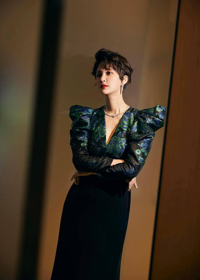 张歆艺成长的代价丨人物