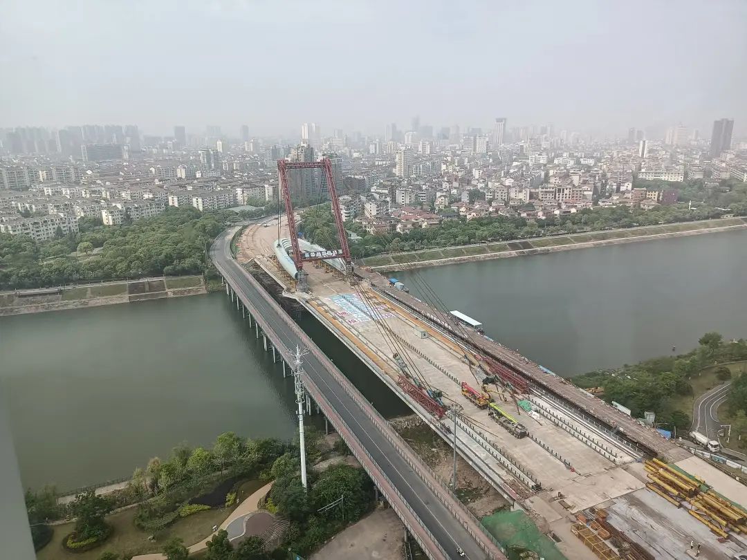 金婺大桥主塔竖转慢直播邀您云监工