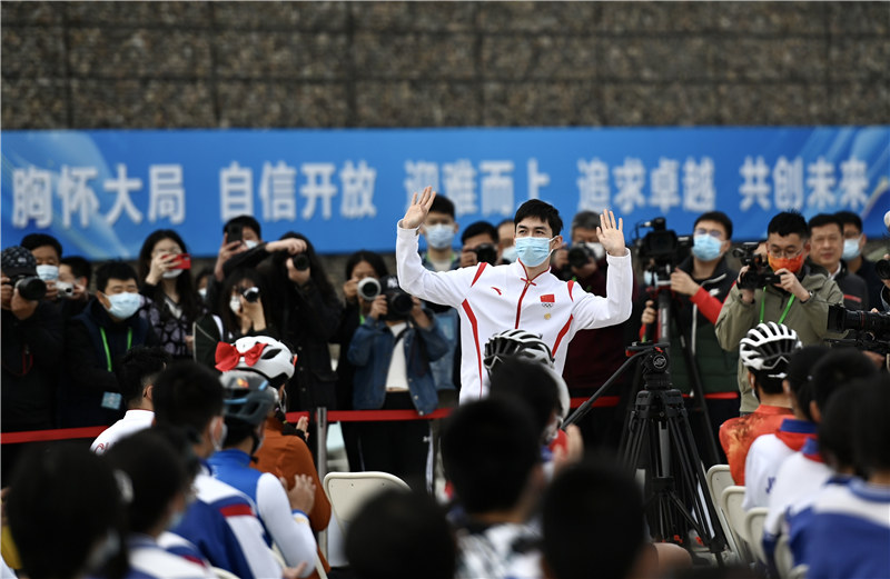 冬奥冠军武大靖在活动现场。（中国日报记者 魏晓昊 摄）