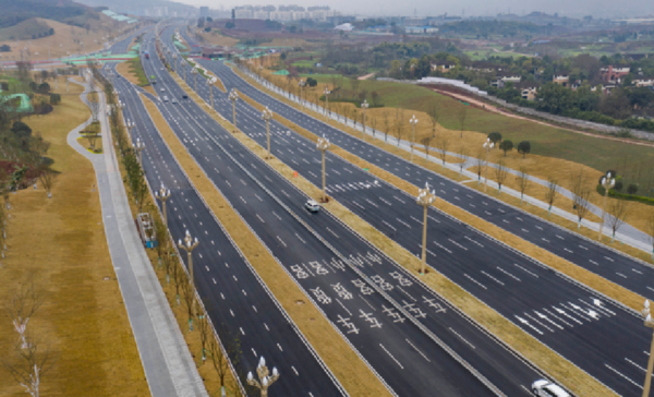 重庆科学大道九月通车彩色环保透水路面成亮点