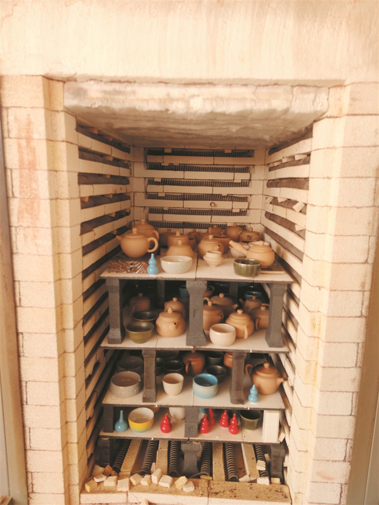 彩陶制品出炉前通风散热（资料图片）。胡晓宝 摄