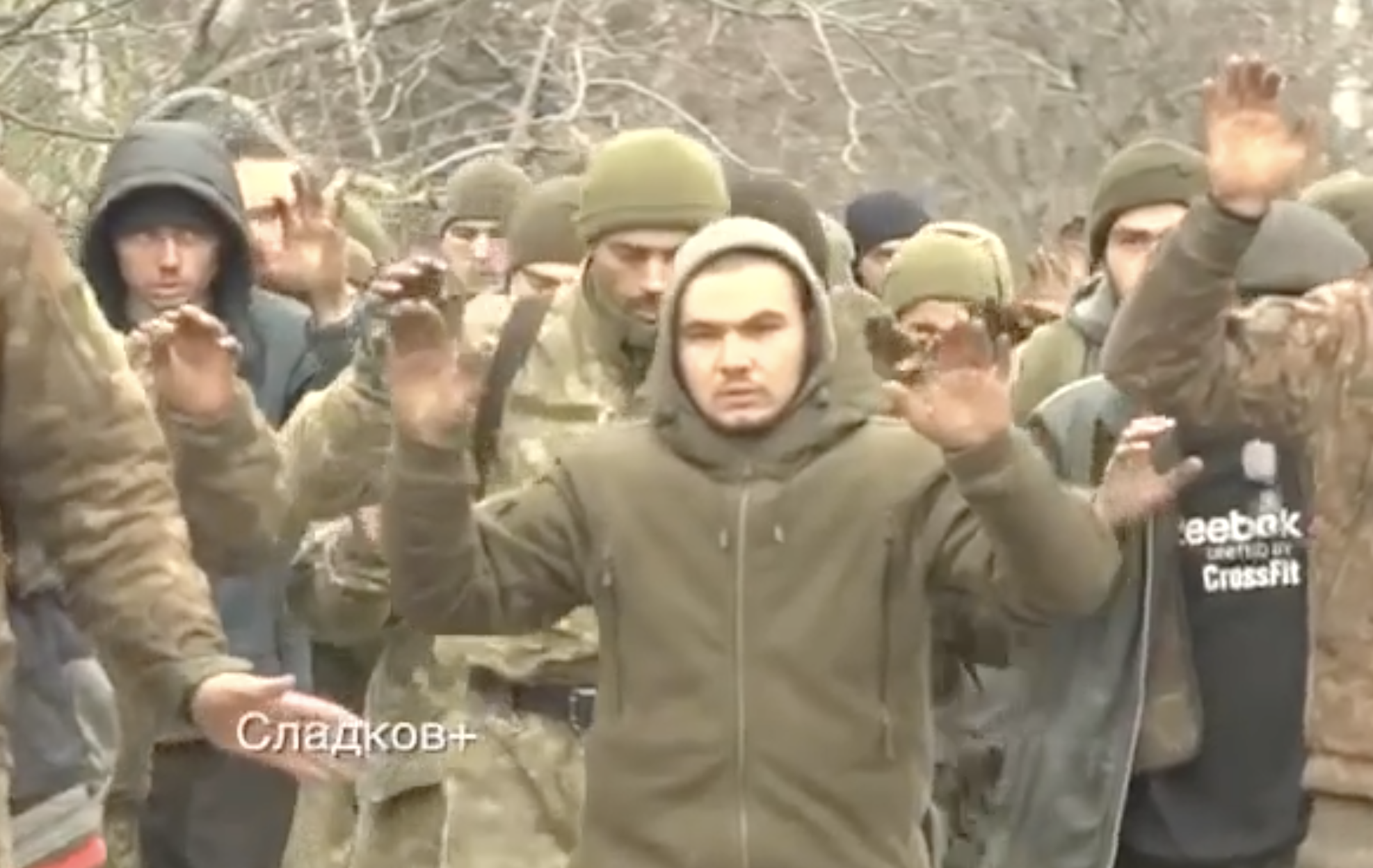 网传马里乌波尔的乌军投降人员视频截图