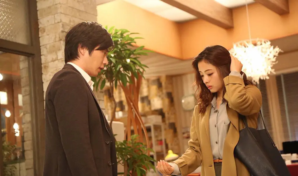 《朝5晚9:帅气和尚爱上我》剧照