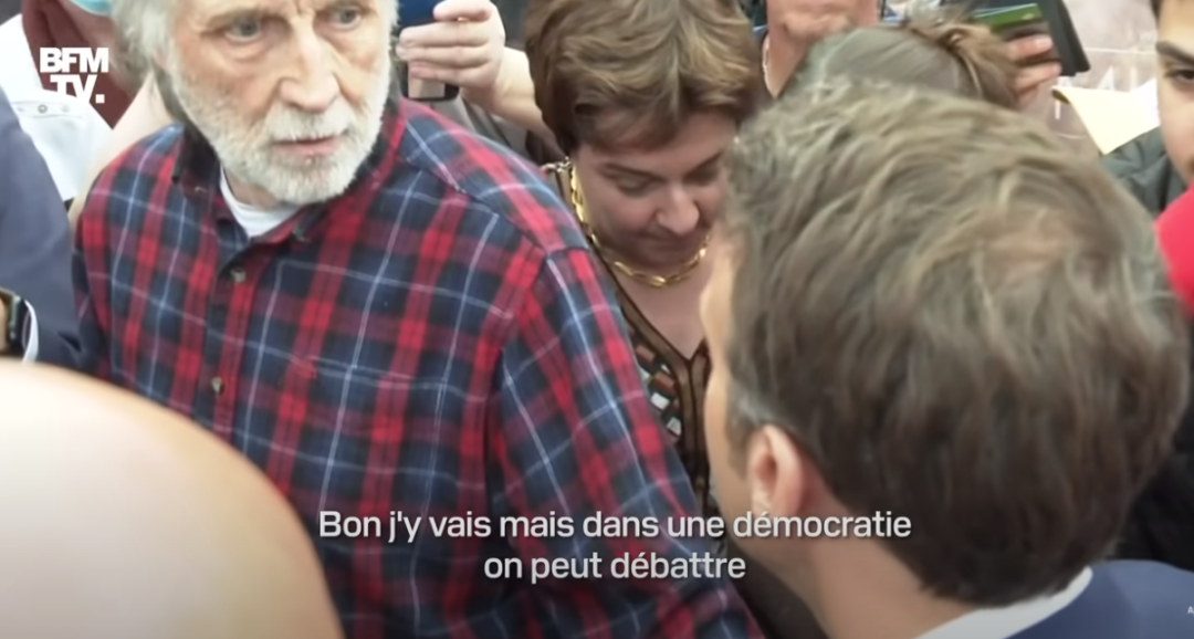 法国男子当街怒斥总统 视频截图