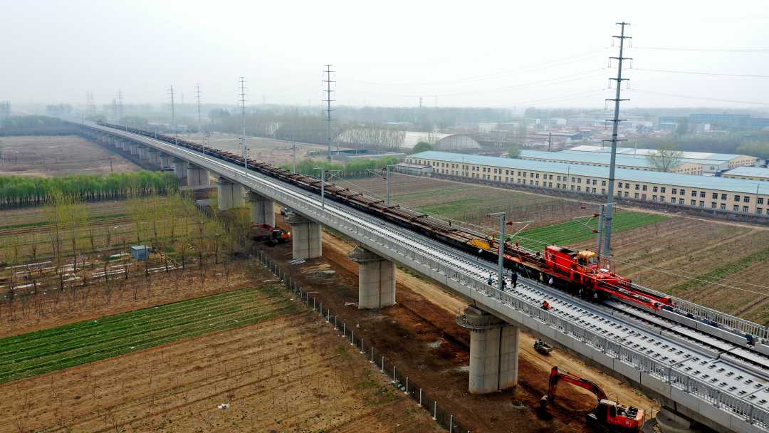 京唐铁路河北香河段正式启动铺轨施工