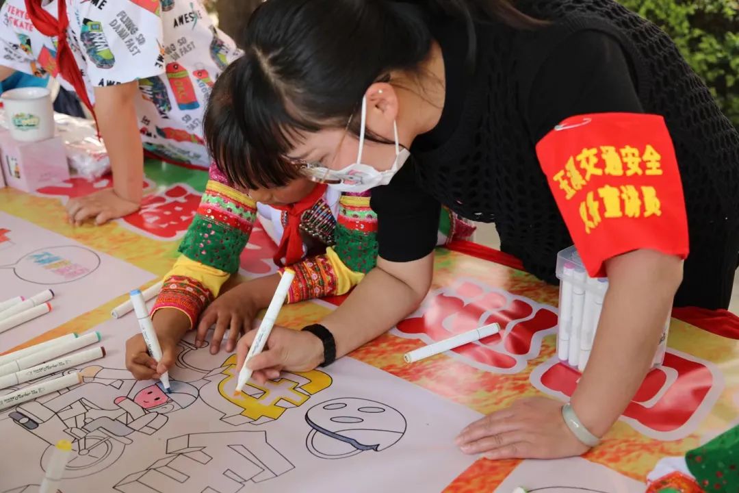 警校联动 交警与学生共绘平安画卷丨美丽乡村行 警校 新浪财经 新浪网