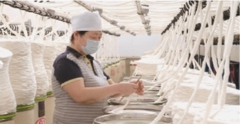 辽宁中泽集团朝阳纺织有限责任公司生产车间。