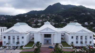 驻塞舌尔大使郭玮出席中国援建塞司法大楼外墙翻新项目交接仪式