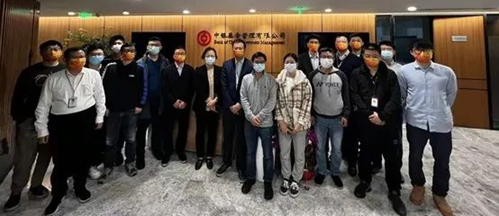 “始终坚守在交易的最前线