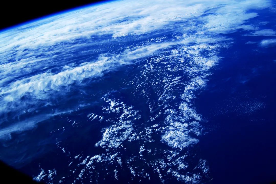 航天员聂海胜在太空中拍摄到的蓝色地球