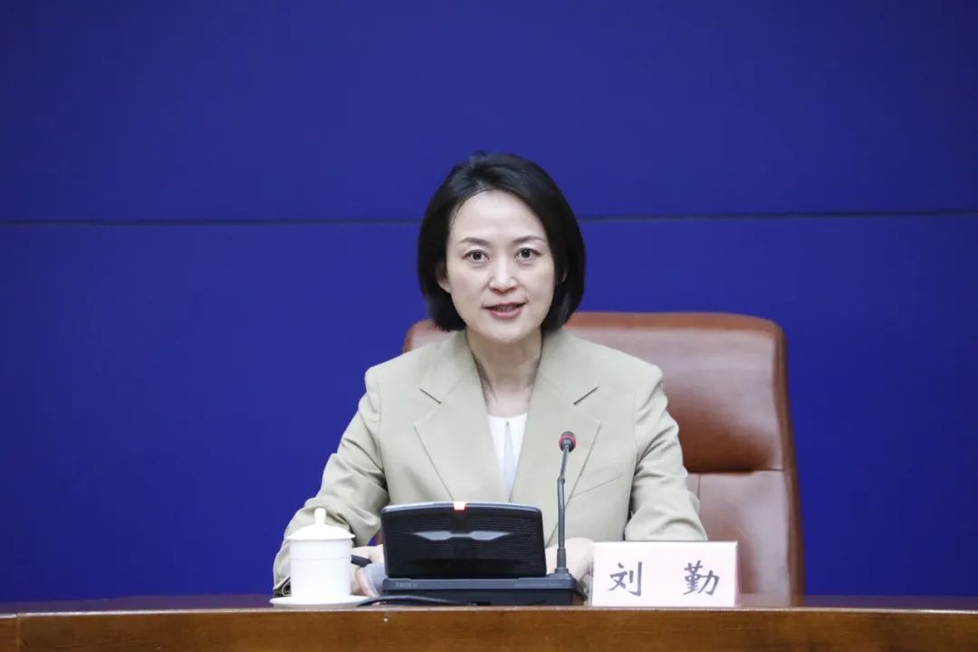 济南市委宣传部副部长,市政府新闻办主任刘勤刘勤:各位媒体朋友:今天