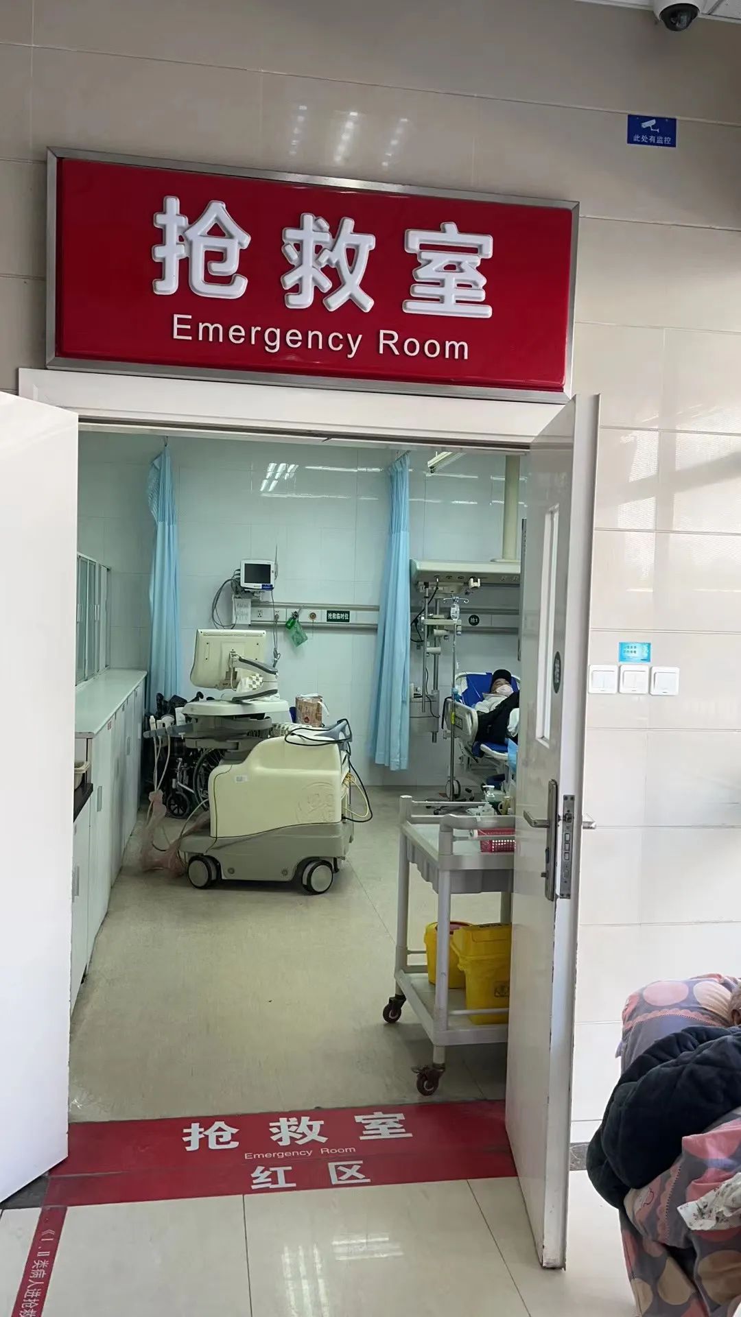 老人在急诊室去世(受访者供图)