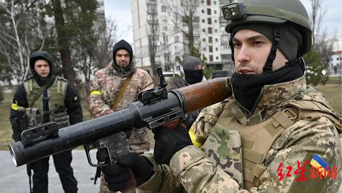 ▲3月9日，乌克兰士兵在基辅测试新型武器