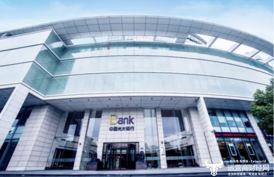 光大银行上海分行副行长苗逢光是行内直升 11年前担任某支行一把手