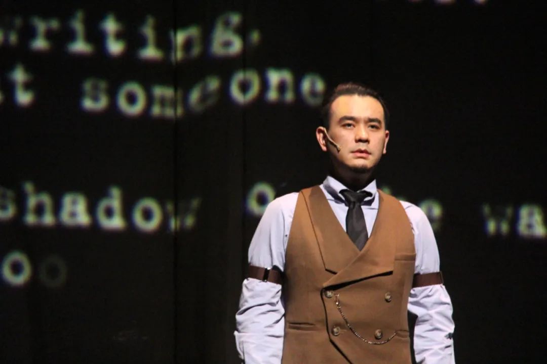 音乐剧舞台上的王乐天(图/王乐天微博)