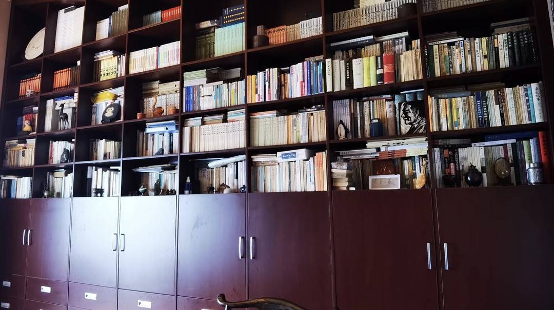 侯军北京书房一角（本人供图）