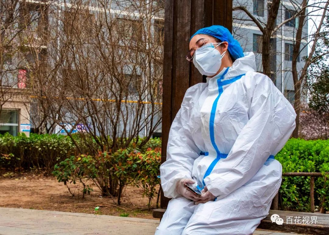 同心抗疫 】 文艺作品系列展播(十三)摄影《镜头中的抗疫瞬间》