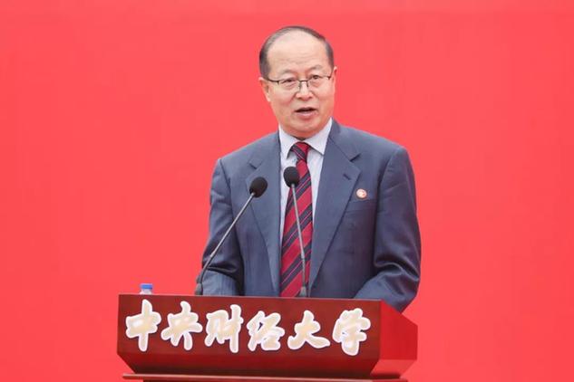 　　图为孟焰先生在中国财经大学发表演讲