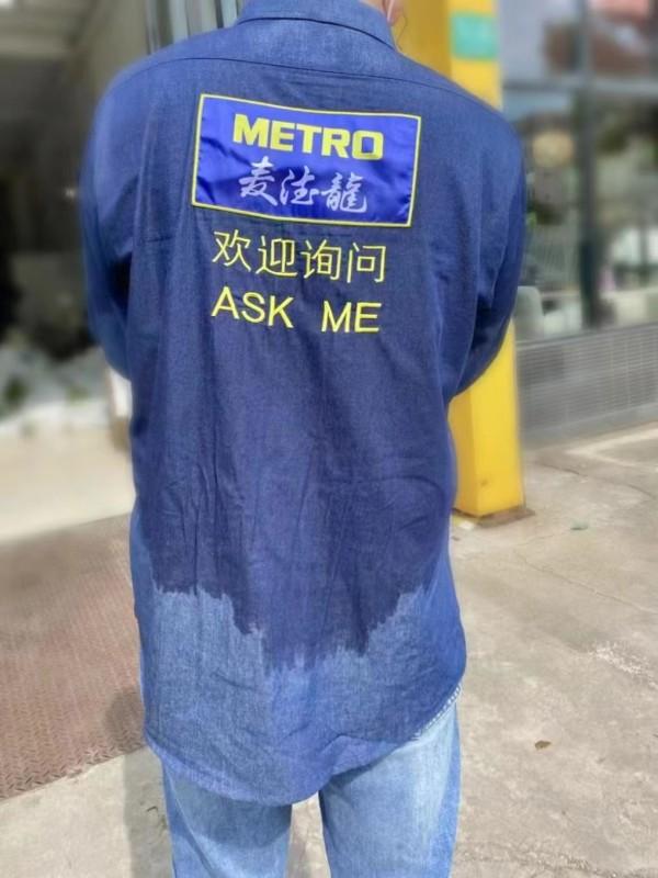 (图:汗流浃背的麦德龙员工)