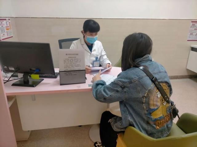 怀孕初期,夏女士因两次自然流产病史,加之彩超提示子宫动脉频谱值增高