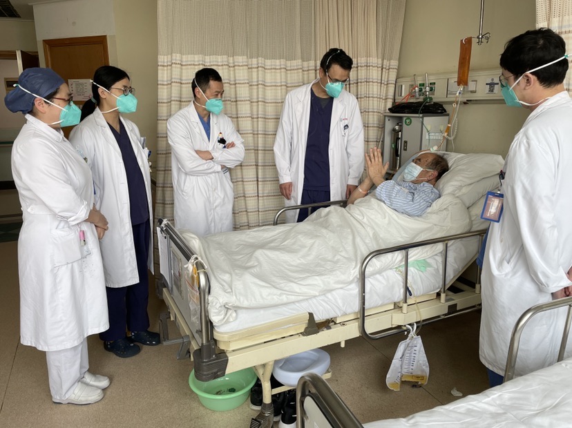 生命至上新华医院普外科连续救治多例高龄患者