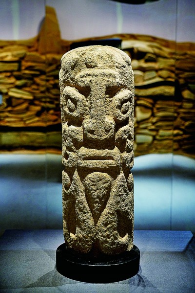 &nbsp;&nbsp;&nbsp;&nbsp;陕西考古博物馆展出的石峁遗址出土的石雕