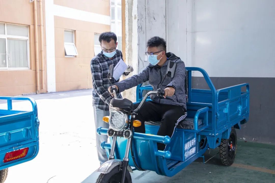 圆梦行动30辆防疫小板车整装上阵为疫情防控助力