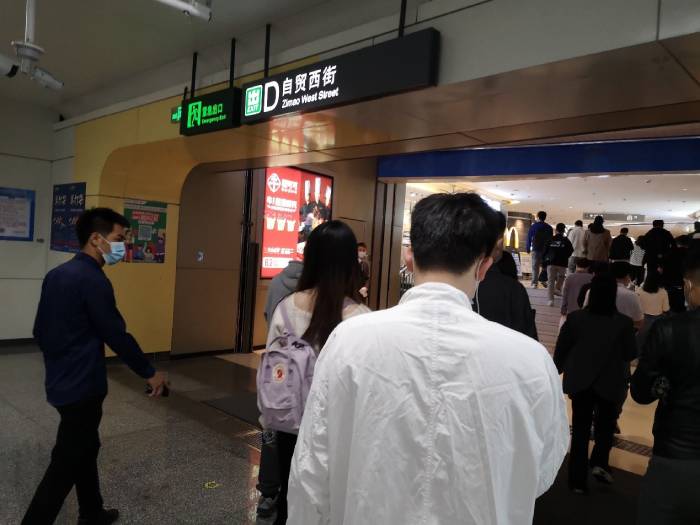 前海鐵路公園地鐵站D出口。 &nbsp;梁寶欣 攝