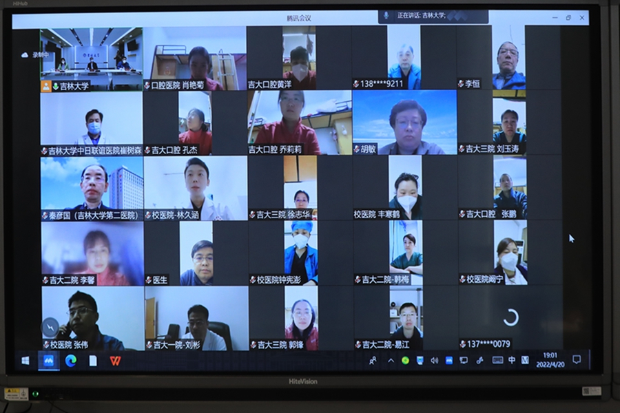 校领导视频连线慰问校园核酸检测医务人员