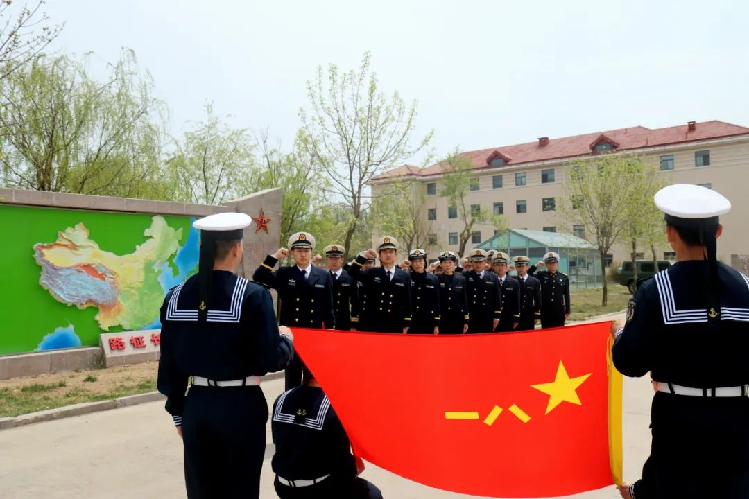 ▲某大队进行宣誓活动为海军节献礼。