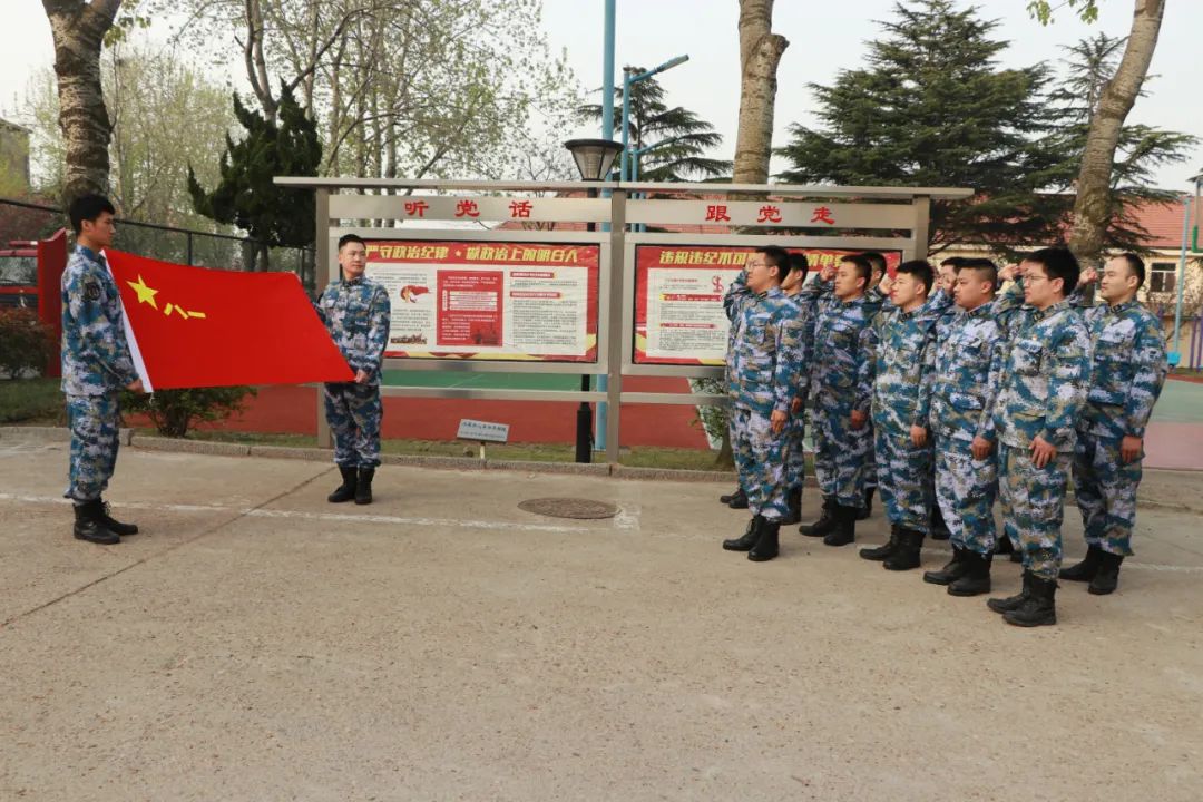 ▲某保障部汽车队组织官兵进行宣誓。