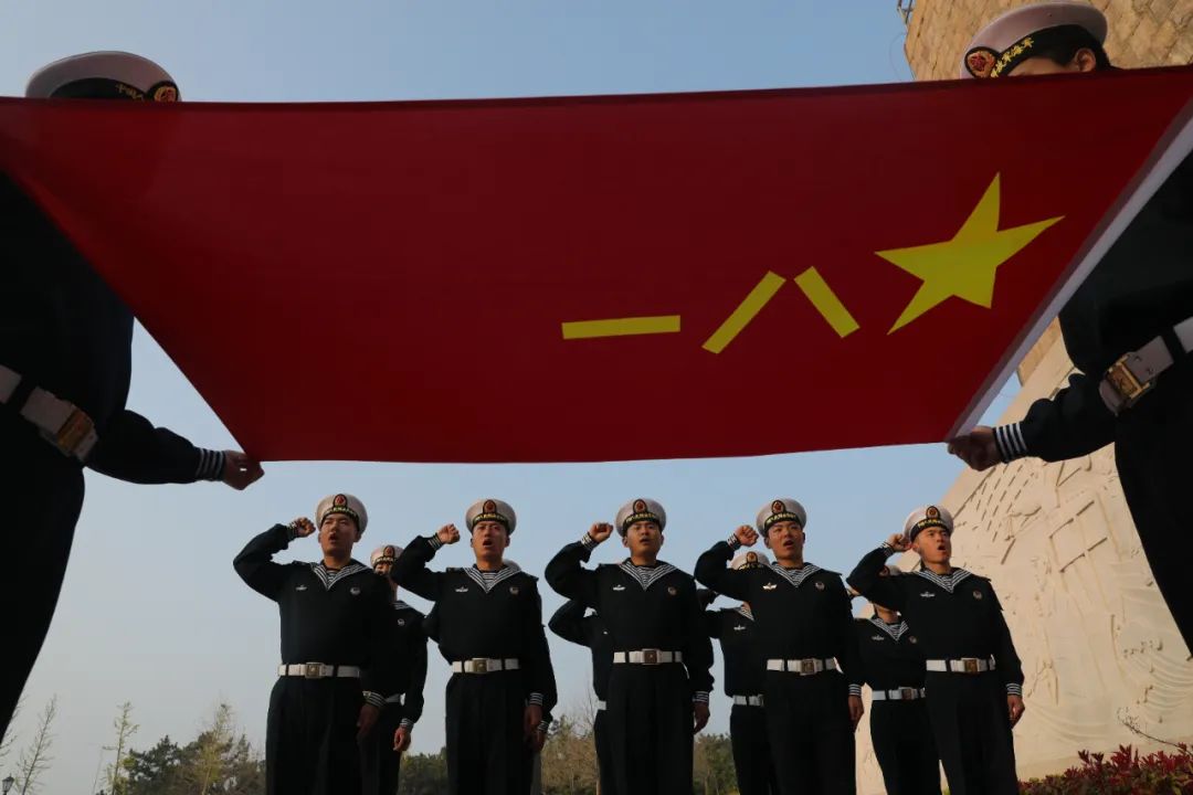 ▲某勤务防救船大队组织官兵宣誓。