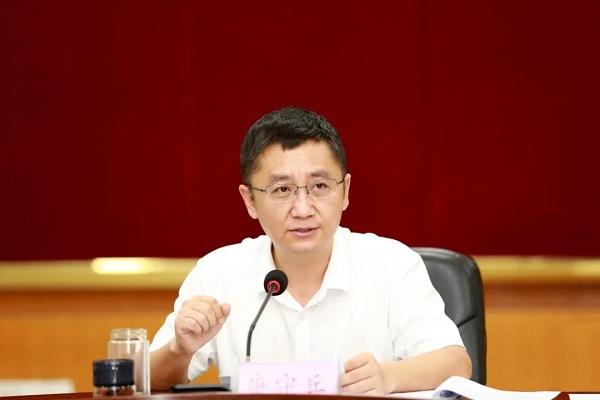 临高县委副书记县长唐守兵认清形势坚定信心凝心聚力完成全年目标任务