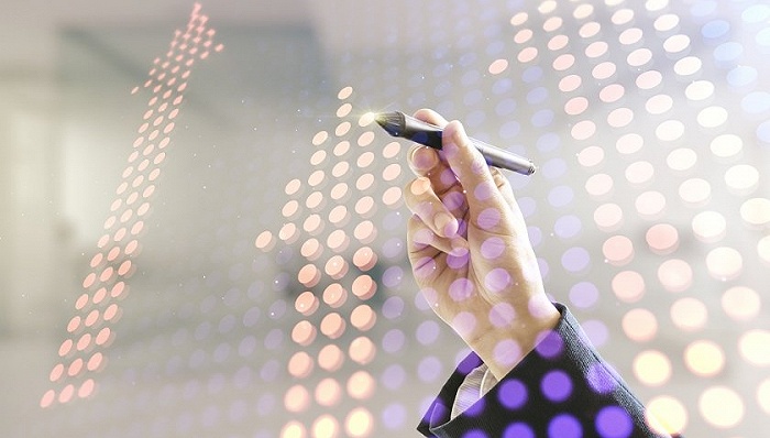 “交银施罗德何帅逆向提高仓位，杨金金转向低估值传统大盘股