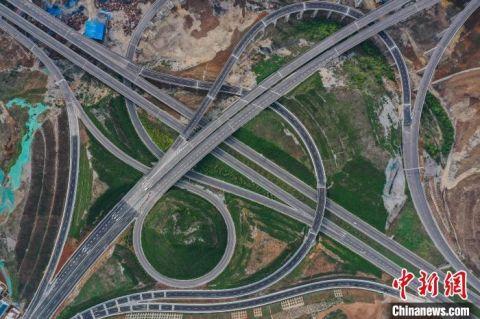 贵州赫六高速公路建成通车